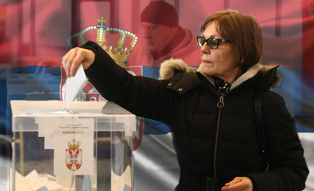 Žena stavlja glasački listić u kutiju