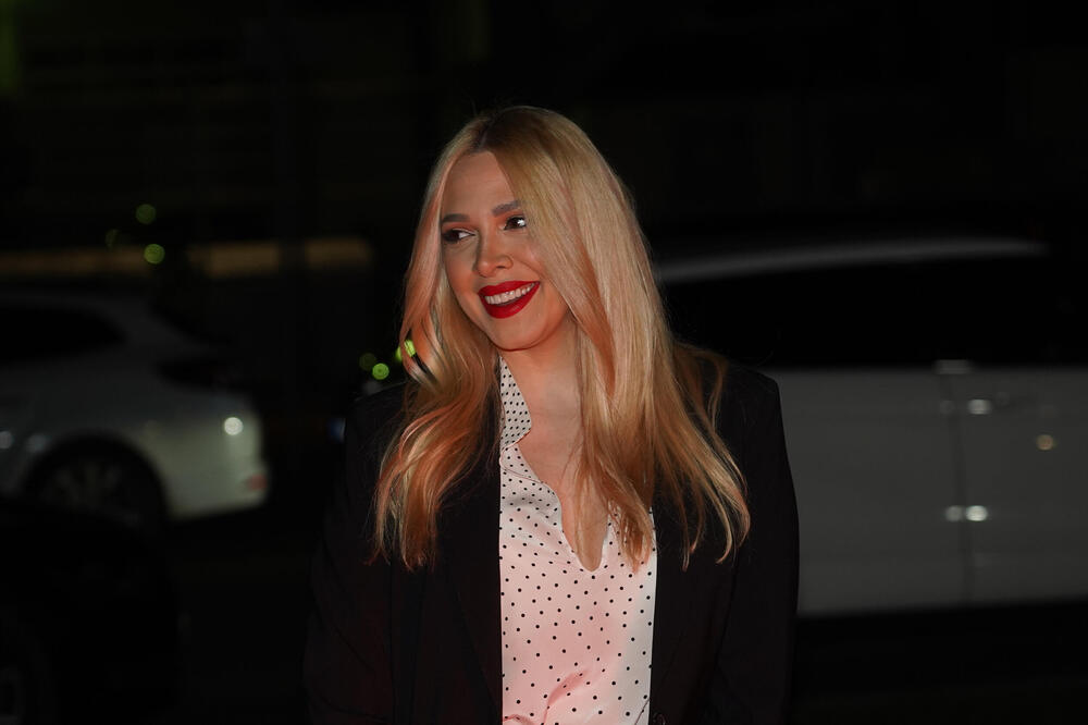 NEMA TRIKA DA POGODITE KOLIKO MICA IMA GODINA? Cela zemlja je oduševljena FATALNOM PLAVUŠOM, a ovo malo ko zna