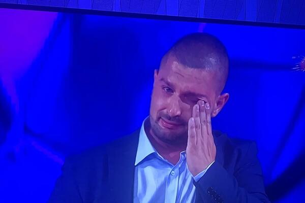 ON JE PRVI FINALISTA ZVEZDA GRANDA: Takmičar nije MOGAO DA ZAUSTAVI SUZE, Snežane Djurišić puca od PONOSA