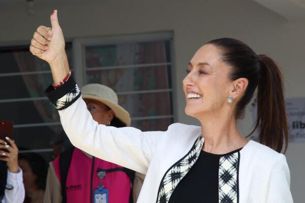 LEPA KLAUDIJA JE POSTALA PREDSEDNICA, A KAD ČUJETE KOLIKO GODINA IMA... Nikada ne biste POGODILI, da li je REALNO?