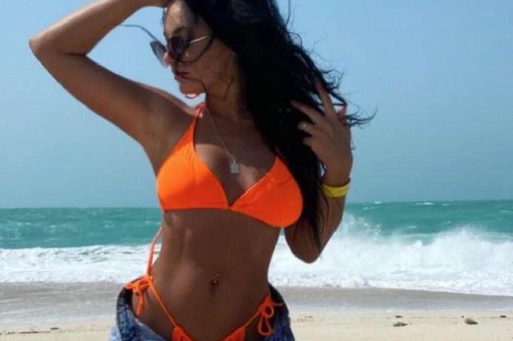 UDALA SE ZA MMA BORCA, PA NESTALA IZ JAVNOSTI! Sada osvanula fotka iz kreveta, svi gledaju u NOGE