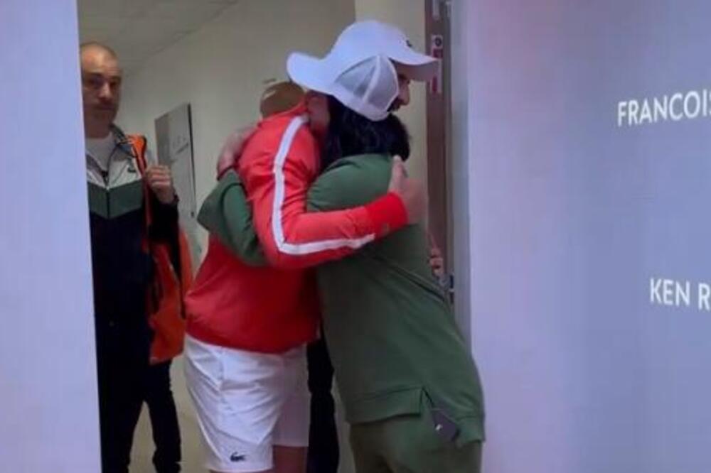 ZANIMLJIVO: Đoković u zagrljaju druge devojke, EVO ko je ona!