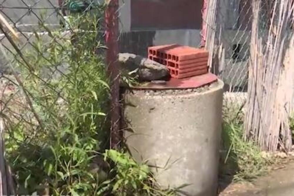 "DUBINA 9 METARA, ON U VODI I DRŽI SE ZA LANAC" Ovo je šaht u Kaluđerici u kojem je pronađen dečak (7)! FOTO