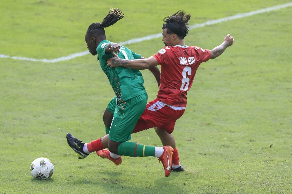 Dalsio (levo) u dresu reprezentacije Gvineje Bisao