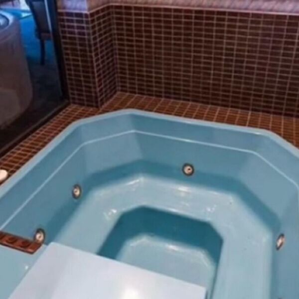 KUĆA NA JEZERU PUNA TAJNI: Prvo je kupili, pa otkrili SKRIVENI TUNEL ispod ĐAKUZIJA, u njemu su zatekli OVO