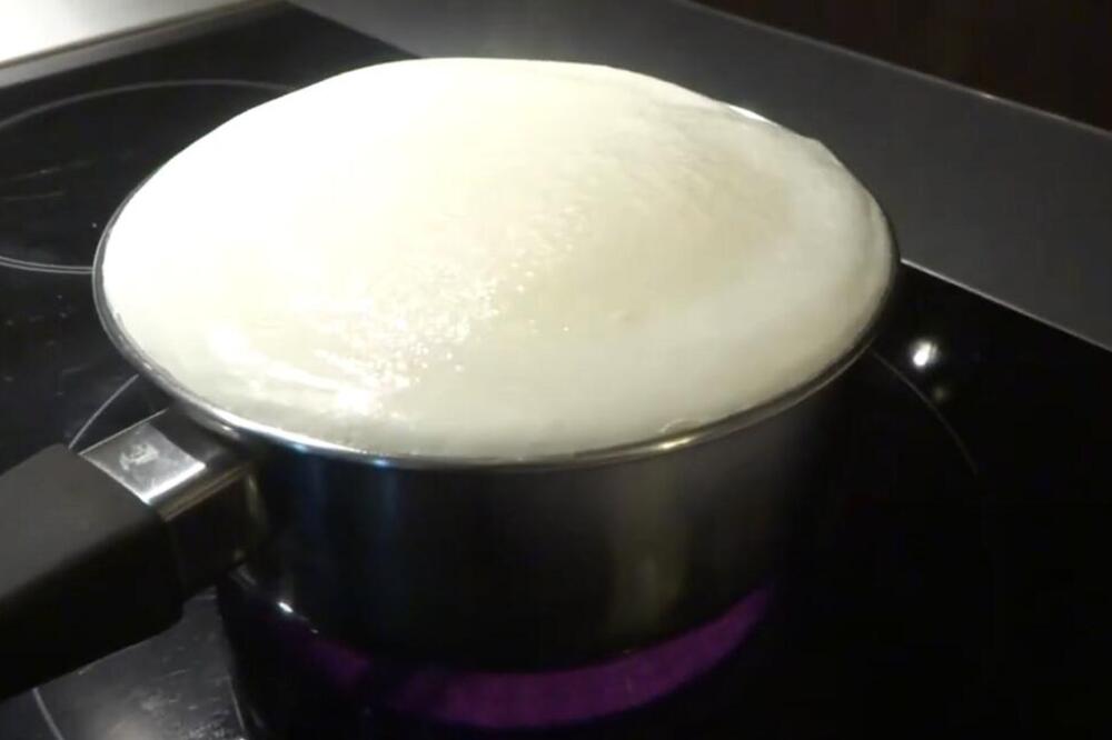 Ovako su naše bake čistile zagorelo mleko: Starisnki trik koji ne zahteva mnogo muke, koristiće vam