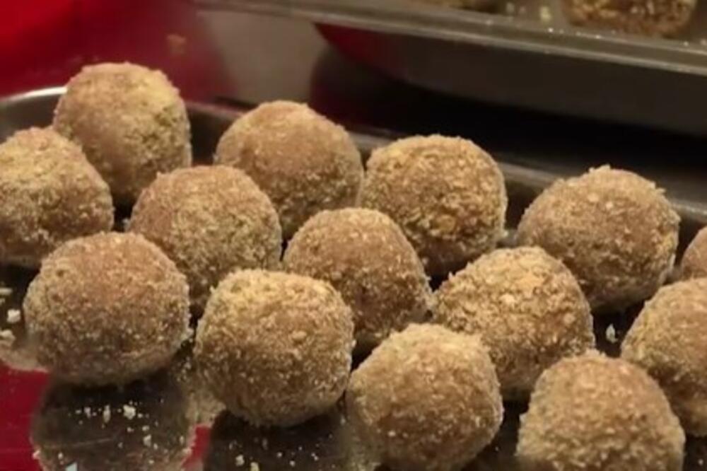 U ČEMU JE TAJNA "TETA DIVNINIH BOMBICA" ZA KOJIMA SU POLUDELI LESKOVČANI? Mališani ih obožavaju - otkriven i recept