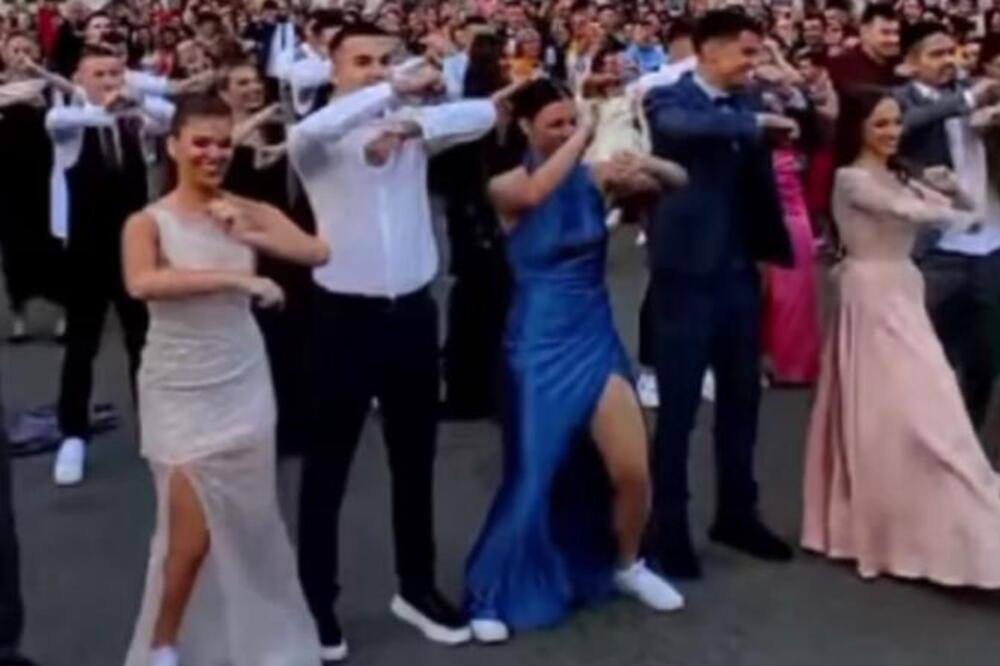 MATURANTI IZ BIJELJINE ZAOGRALI UZ POPULARAN SRPSKI HIT NA MATURSKOJ VEČERI: Ceo Balkan je pod utiskom, NEVEROVATNI