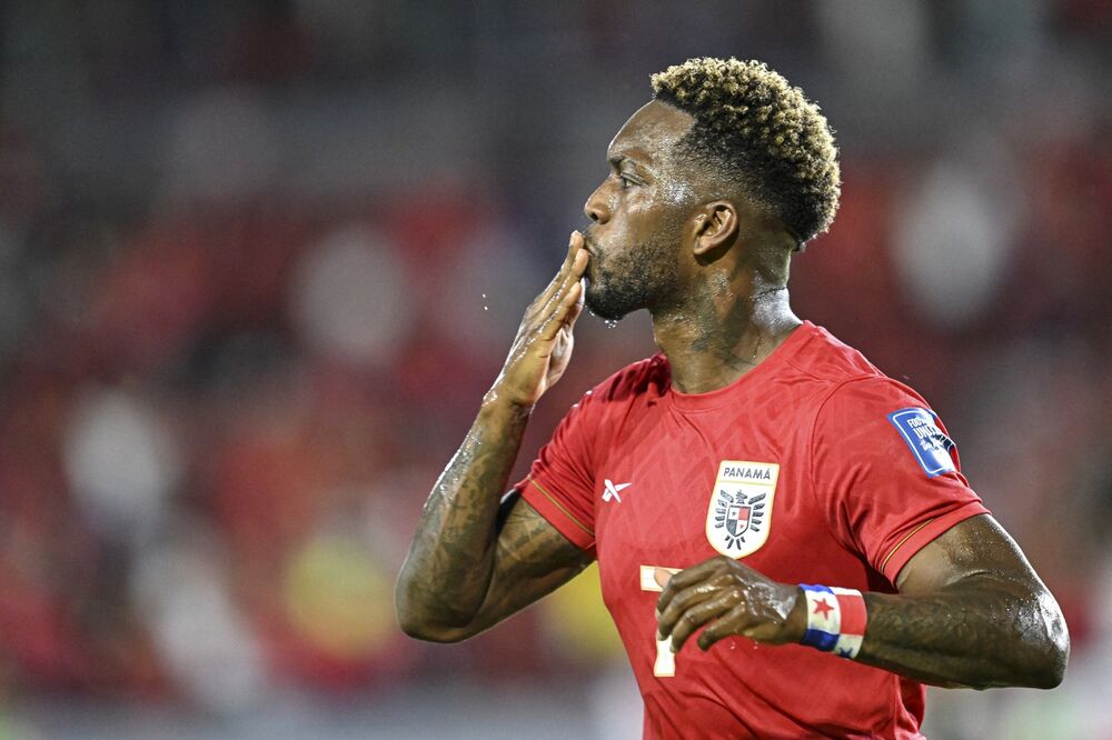 Hose Luis Rodriges Frensis u dresu Paname