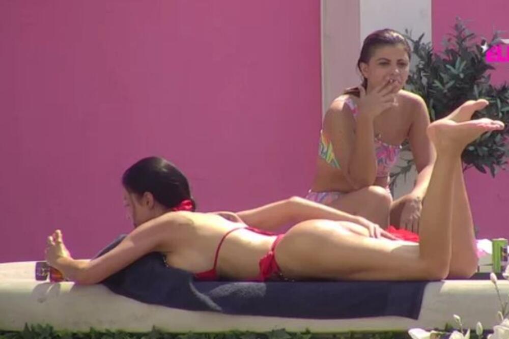 OVO JE MUČNO ZA GLEDATI! Nikad viđeni snimci Majine operacije zadnjice, DVA čoveka joj pomažu da LEGNE!