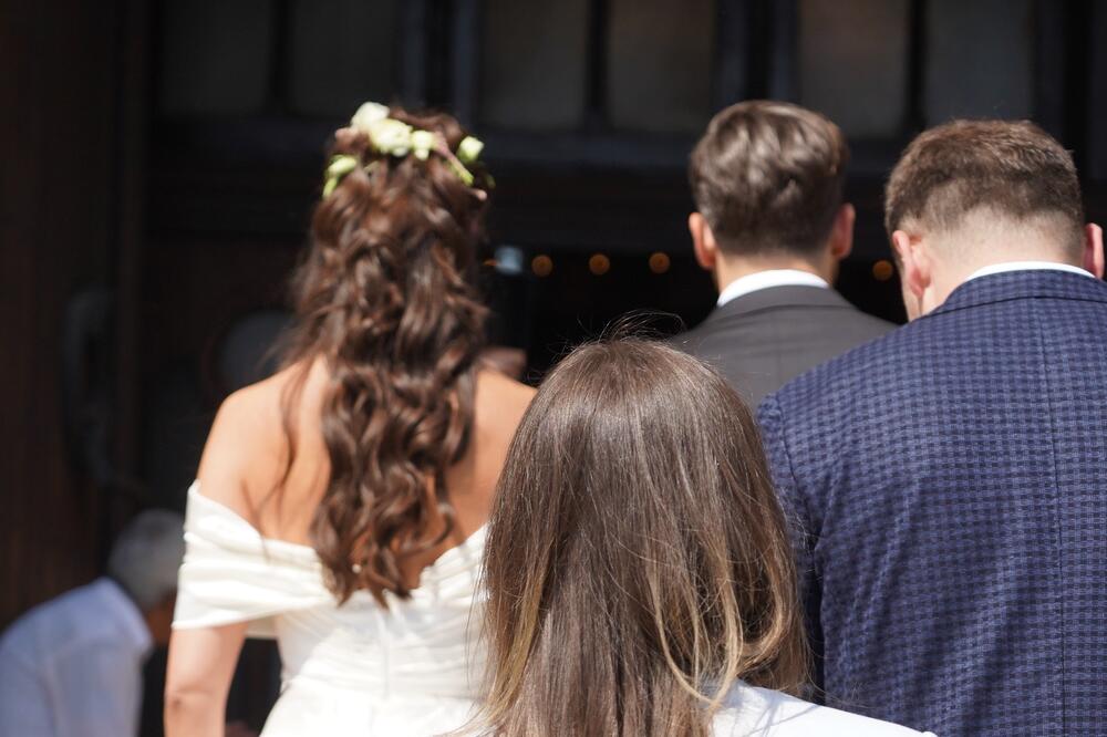 ISPLIVAO SNIMAK SA SVADBE DRAGANE KOSJERINE: Evo kako se OMILJENA VODITELJKA RTS-A spremala za venčanje