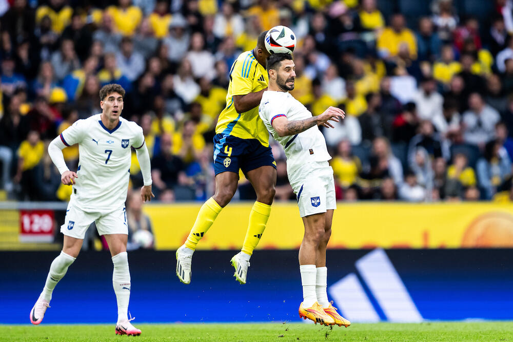 SRBIJA VODI PROTIV ENGLESKE, ON DAJE GOL: Realnost ili lažna skromnost?