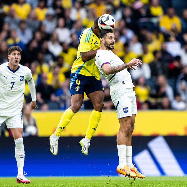 SRBIJA VODI PROTIV ENGLESKE, ON DAJE GOL: Realnost ili lažna skromnost?