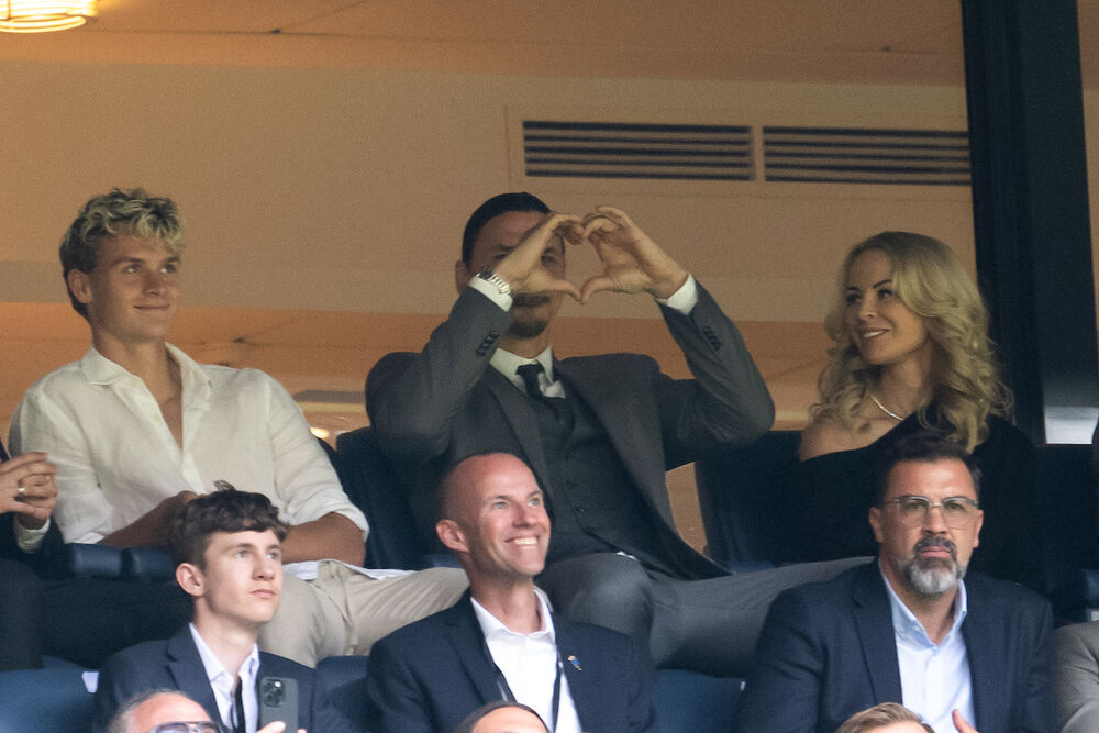Zlatan Ibrahimović pored svoje supruge 