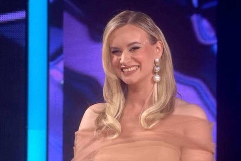 OVA FATALNA PLAVUŠA JE VELIKI FAVORIT ZA POBEDU VEČERAS: O njenom VOKALU SVI PRIČAJU, a ovo je NJENO OBRAZOVANJE