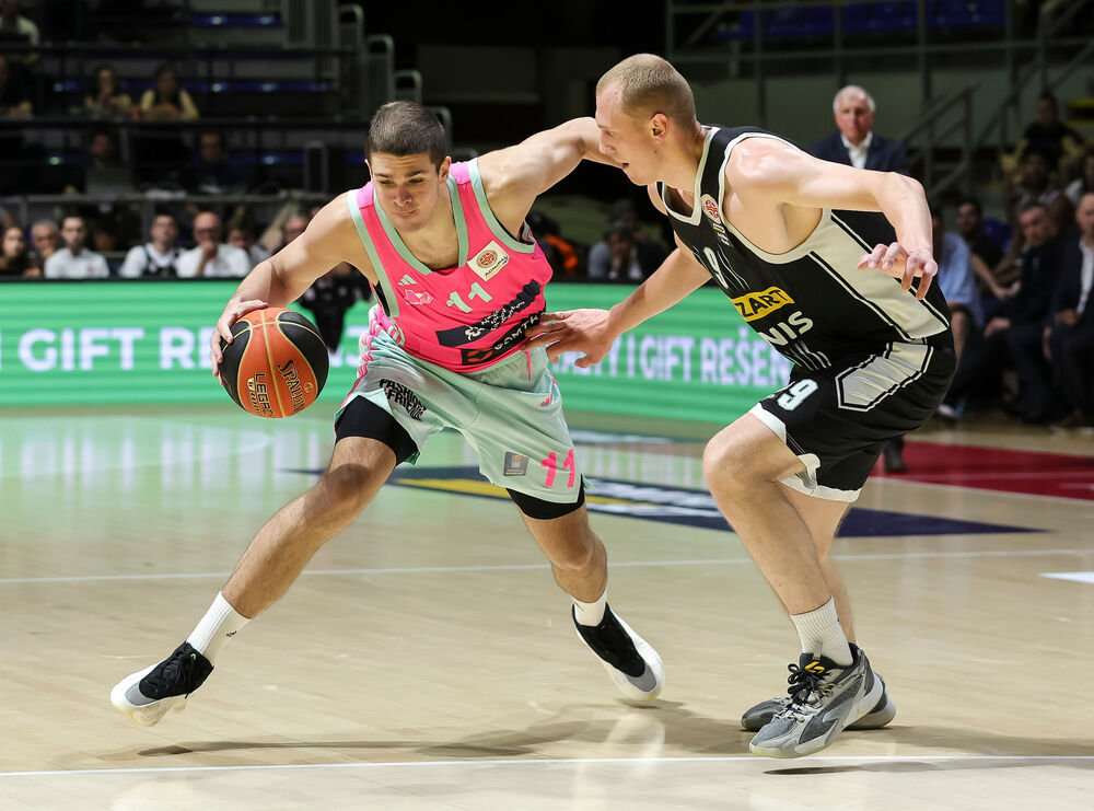 Nikola Đurišić (levo) na utakmici Partizana i Mege tokom polufinalne serije KLS-a