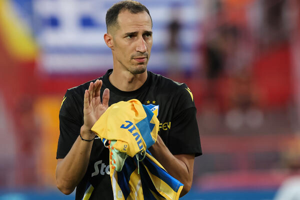 Potvrđena saznanja Espresa: Petrović potpisao ugovor, ali ne sa Partizanom!