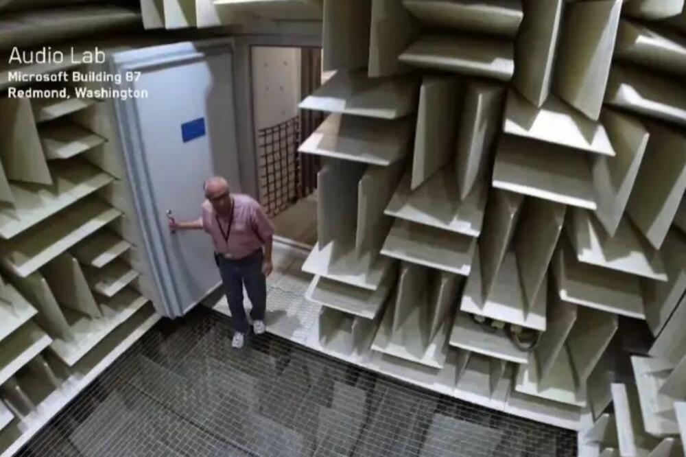 OVAJ DEČKO JE PROVEO 86 MINUTA U GLUVOJ SOBI: Desilo mu se nešto strašno! (VIDEO)