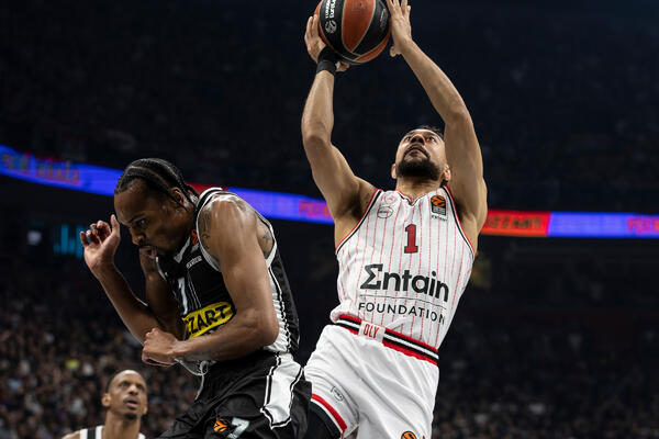 PREKIPELO MU: Miljenik Grobara ŽESTOKO napao sopstvenog trenera, nije mogao da se suzdrži!