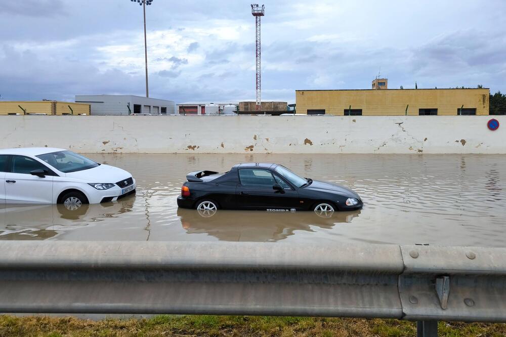 Dobro upamtite proceduru u slučaju da autom uđete u poplavljenu ulicu: Ovih 5 koraka su ključni da se spasete!