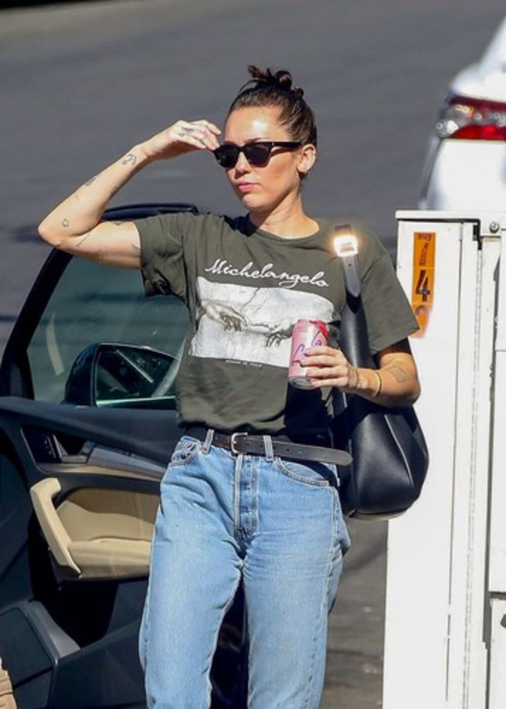 Majli sajrus bez šminke