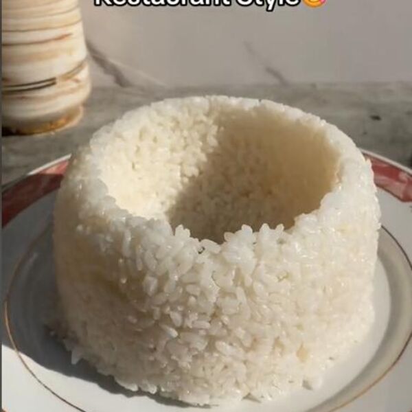 OVAJ TRIK SA RIŽOM NA TANJIRU JE SVE ŠTO TREBA DA VIDITE DANAS: U 3 poteza dobićete RESTORANSKU MAGIJU ali bukvalno