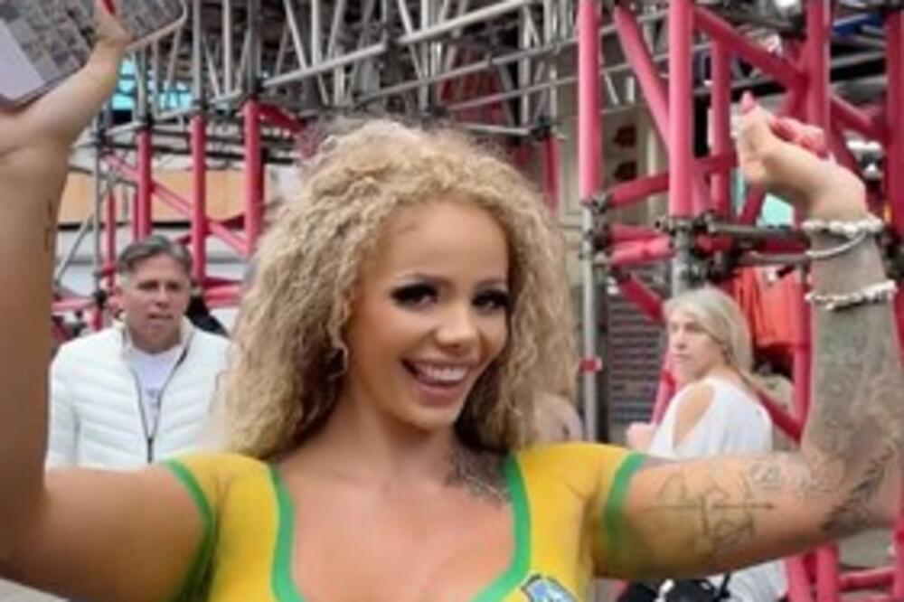 DA LI JE OVO NAVIJAČICA SA NAJVEĆIM GRUDIMA NA EVROPSKOM PRVENSTVU 2024? Prošetala GIGANTSKA stvorenja u OVOM DRESU