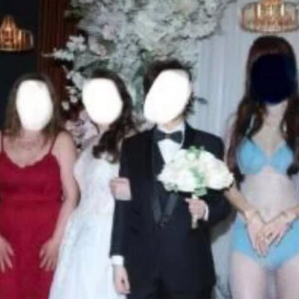 DA LI JE OVO NAJVULGARNIJA HALJINA NA VENČANJU IKADA? Sve se PROVIDILO na MLADINOJ majci, ljudi zgroženi prizorom