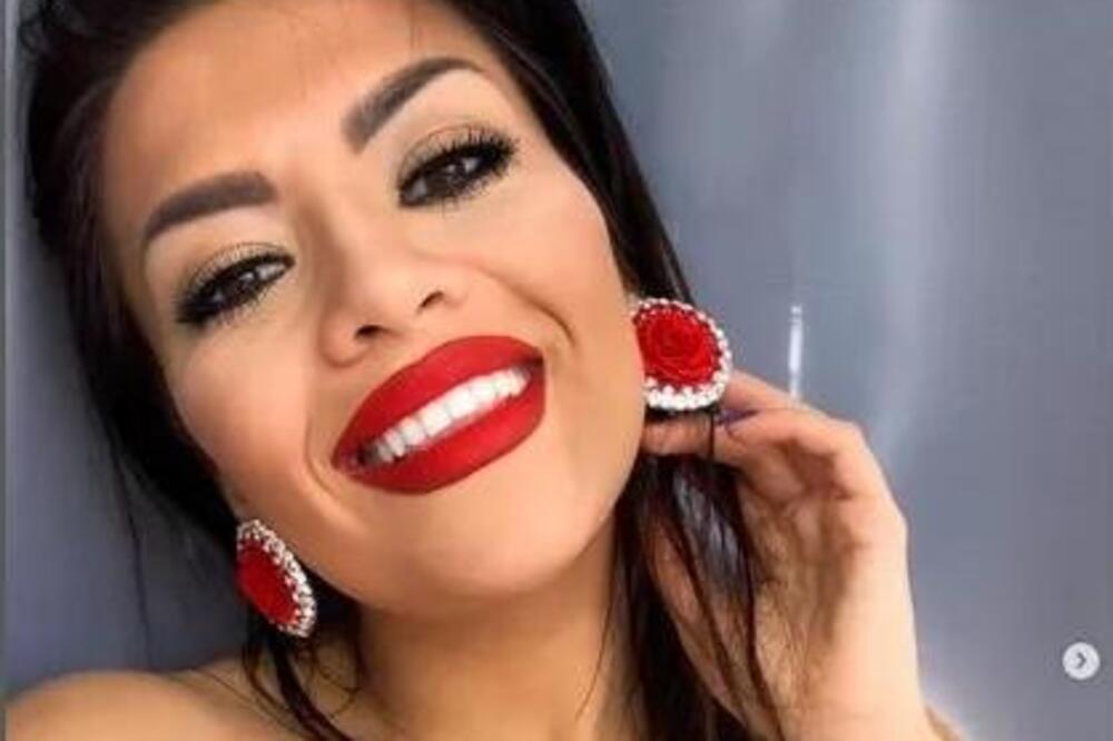 Porodila se poznata pevačica: Marina objavila fotografiju iz porodilišta, evo koje ime je dala naslednici
