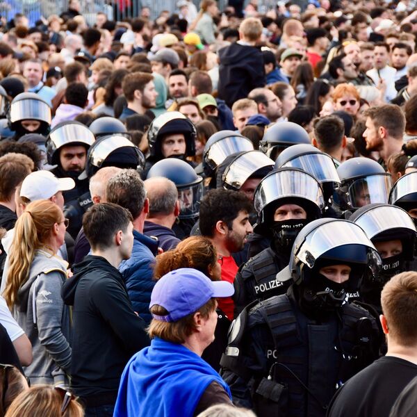 POLICIJA DONELA ŠOK ODLUKU PRED MEČ SRBIJE I ENGLESKE! (VIDEO/FOTO)