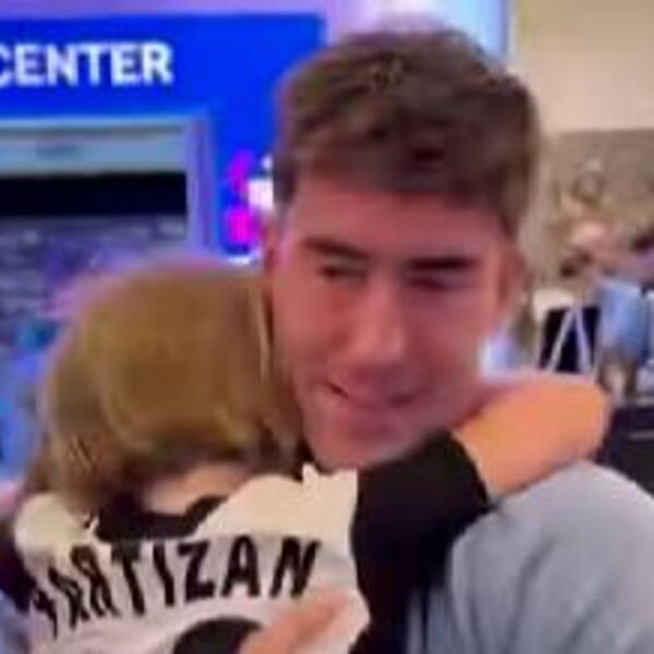 NAJEMOTIVNIJA SCENA SA EURA: Devojčica u dresu Partizana pala u Vlahovićev zagrljaj! (VIDEO)