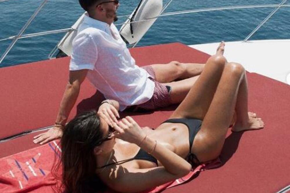 KO JE ŽENA NEMANJE RADONJIĆA? Porede je sa SLAVNOM AMERIČKOM STARLETOM, NE ŠTEDI na njoj, a tek kakvo TELO IMA