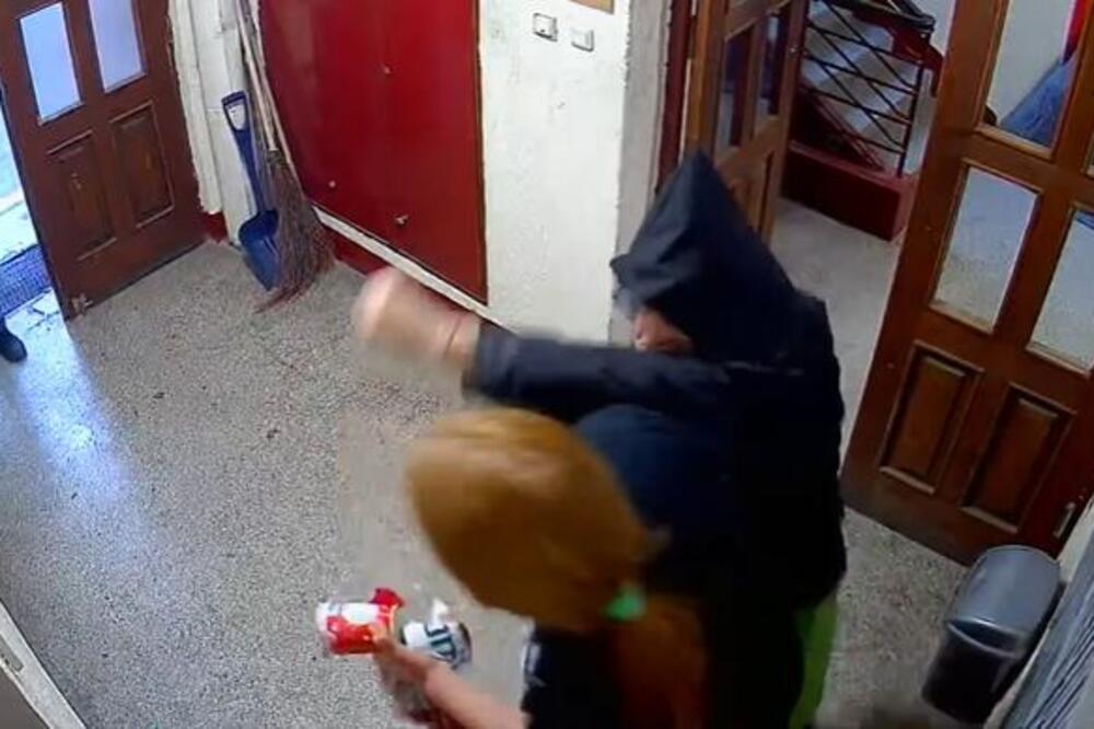 UHAPŠEN DEDA KOJI JE PREMLATIO MALOLETNIKA U HODNIKU ZGRADE NA NOVOM BEOGRADU: Iz čista mira ga BATINAO! (VIDEO)