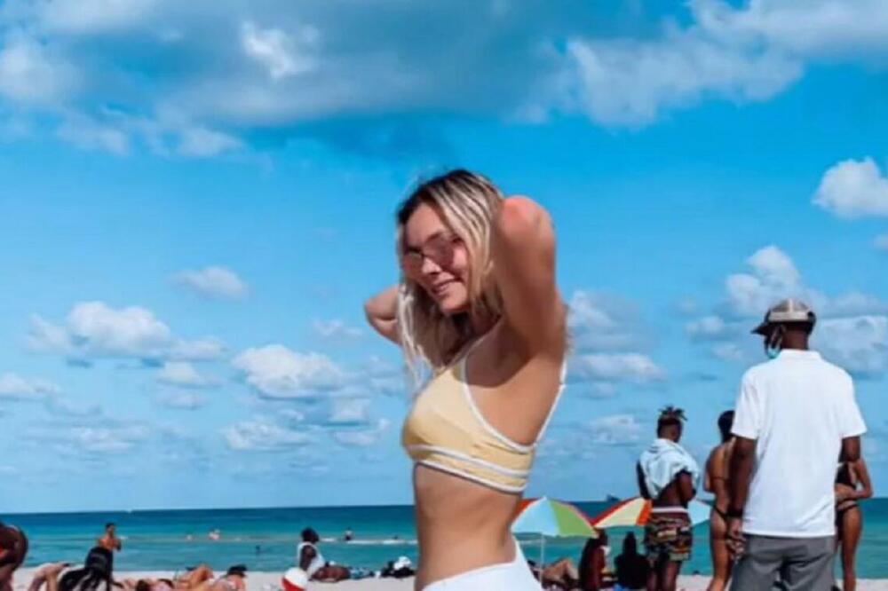 OVA DEVOJKA JE OBJAVILA FOTKU S PLAŽE, ALI ONDA JE USLEDIO ŠOK: Zbog jednog detalja ljudi danima VRIŠTE OD SMEHA