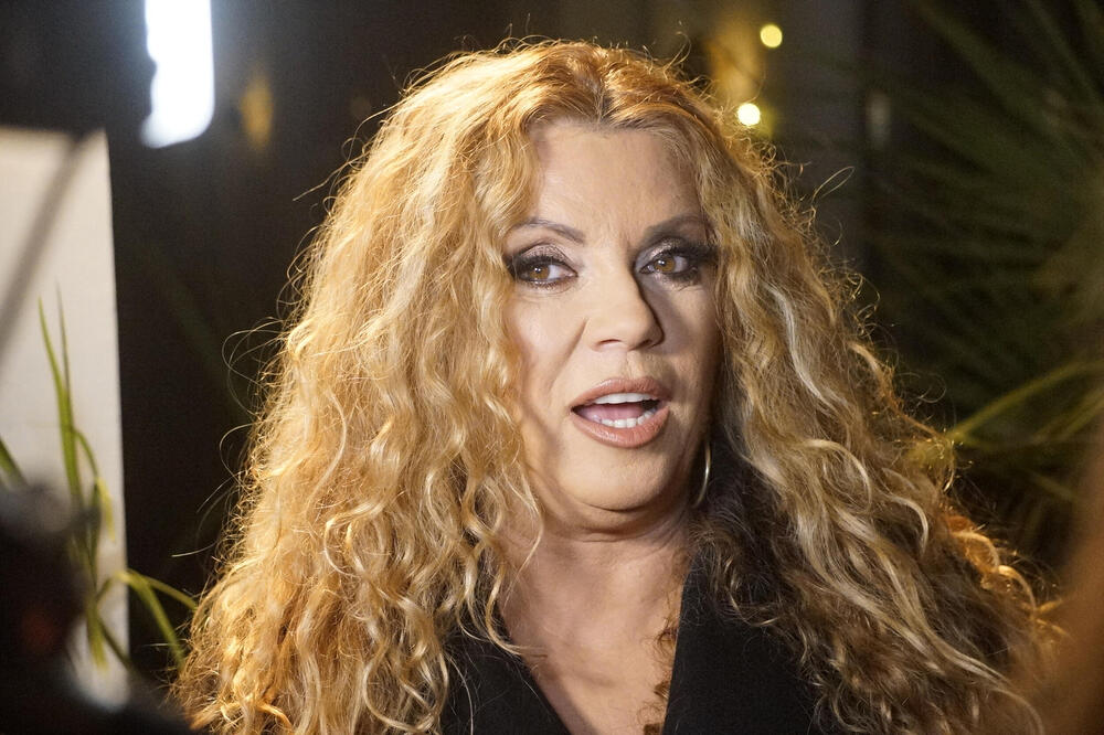 "Ne nasedajte na ovo, odmah blokirajte!": Indira Radić na meti prevaranata, izdala hitno upozorenje