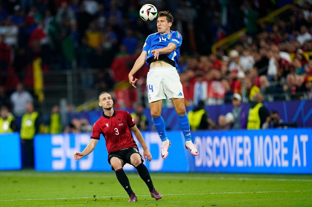 Federiko Kjeza i Mario Mitaj u duelu