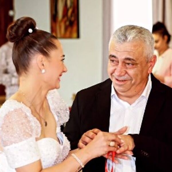 ŠOKIRAĆE VAS KAKO DANAS ŽIVI ŠABANOVA CUCA! Muž Turčin DEBELO STARIJI od nje, pokazala i NJEGA i DETE!