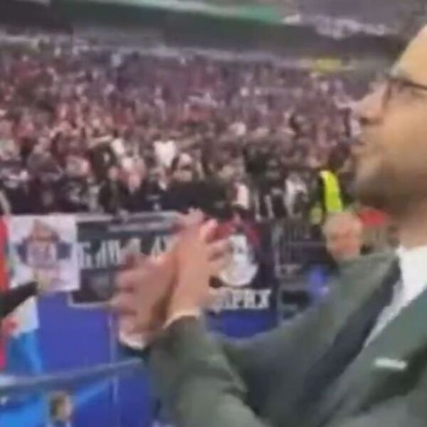 FSS SE OBRATIO UEFA I ZAHTEVA NAJOŠTRIJU KAZNU! Tzv. kosovski novinar SRAMNO provocirao navijače Srbije (VIDEO)