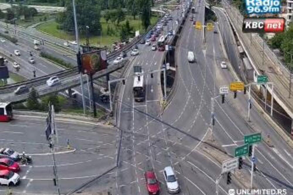 STANJE NA BEOGRADSKIM ULICAMA KAKVO SE NE VIĐA ČESTO: Samo u jednom delu je najkritičnije (FOTO)