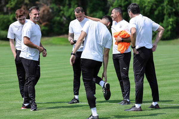 BIVŠI FUDBALER AJAKSA ILI HADŽIJEV ĐAK? Partizan ima dve opcije za levog beka (FOTO)