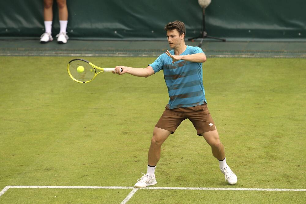 KECMANOVIĆ ZAUSTAVLJEN NA STARTU TURNIRA U HALEU!