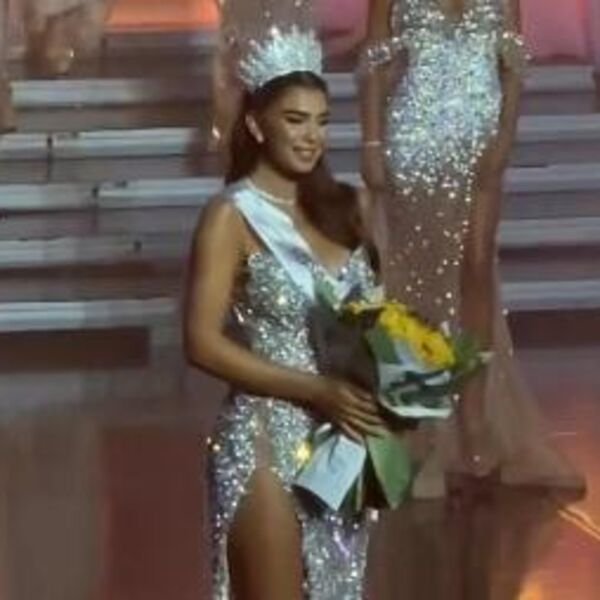 ALBANSKU MISICU ISPLJUVALI ZA SVE PARE, LJUDI U TRANSU ZBOG PRIPIJENE HALJINE: Lepotica POKAZALA PREVIŠE? (VIDEO)