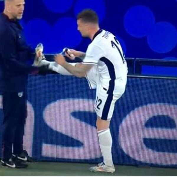 DETALJ KOJI JE PROMAKAO NA MEČU ENGLESKE I SRBIJE: Tripije UZEO nešto što NIJE SMEO!? (VIDEO)