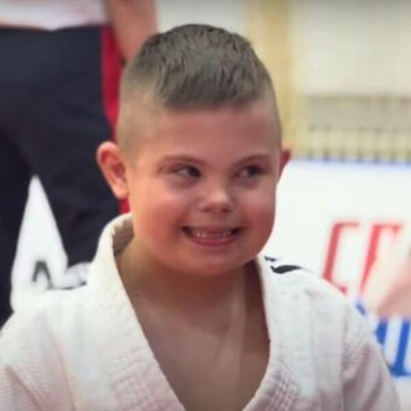 DEČAK SA DAUNOVIM SINDROMOM OSVOJIO SREBRNU MEDALJU I INSPIRISAO NACIJU: Veliko BRAVO ZA OVOG DEČAKA!