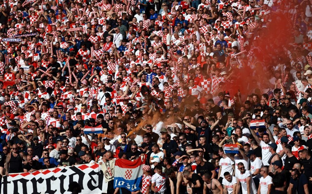 Navijači Hrvatske na utakmici protiv Španije