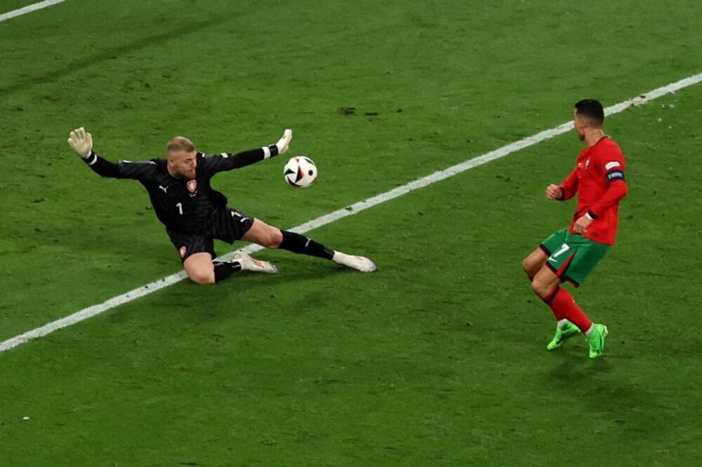 I DALJE SE PONAŠA KAO MALO DETE: Sramna provokacija Kristijana Ronalda! (VIDEO)