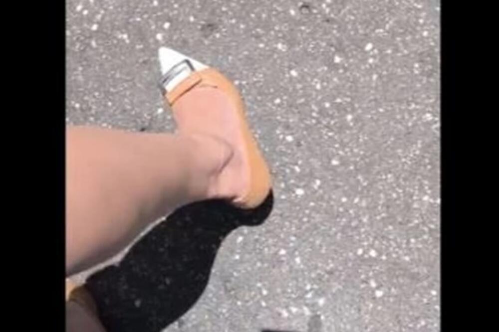 SRPKINJA ZAGAZILA U ASFALT, NAPRAVILA ŠTIKLOM RUPU: Snimak se širi munjevitom brzinom po našoj zemlji, gledajte ovo