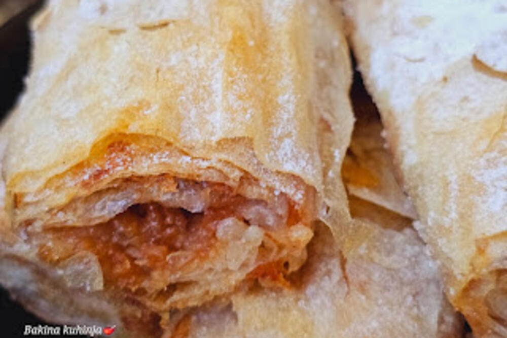 PITA SA JABUKAMA I PLAZMOM PO BAKINOM RECEPTU: Iznutra mekana, a SPOLJA ŠUŠKAVA, topi se pri svakom zagrižaju