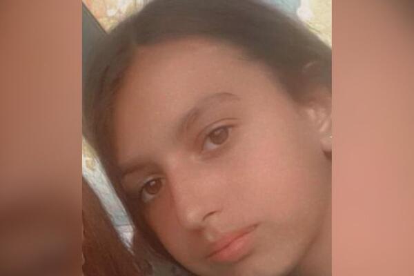 MALA ANA (13) SINOĆ OTIŠLA OD KUĆE, I NIJE SE VRATILA! Porodica prijavila nestanak, policija moli za pomoć (FOTO)