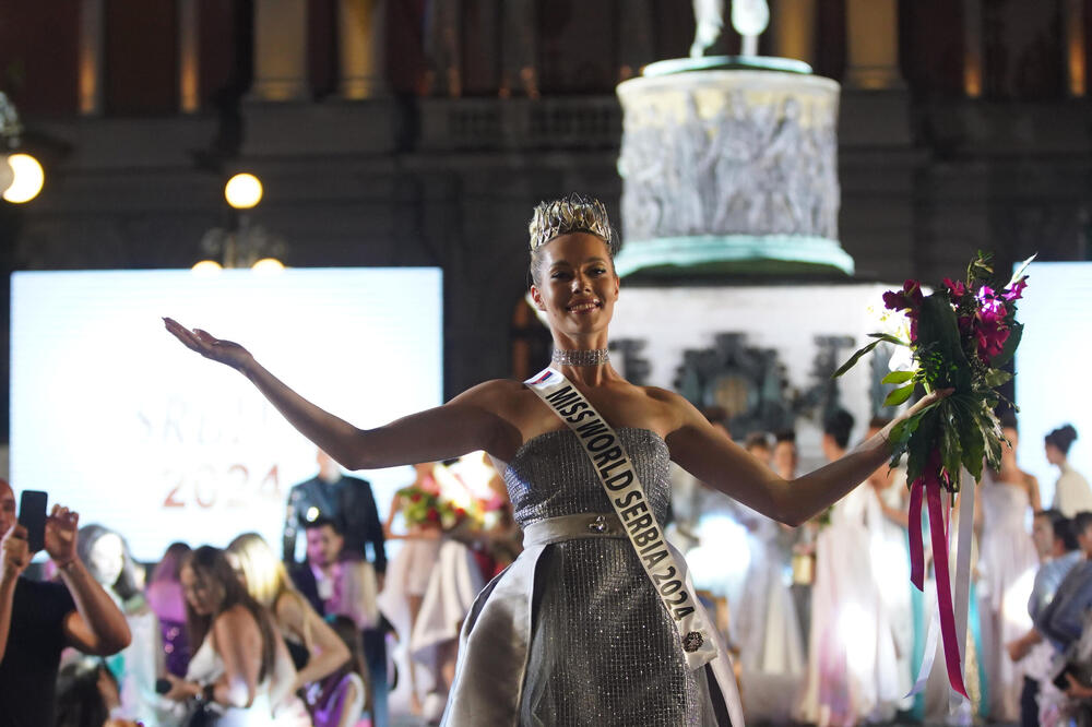 ISPLIVALE STARE FOTKE ALEKSANDRE RUTOVIĆ: Evo kako je Mis Srbije nekad IZGLEDALA, evo koliko se PROMENILA